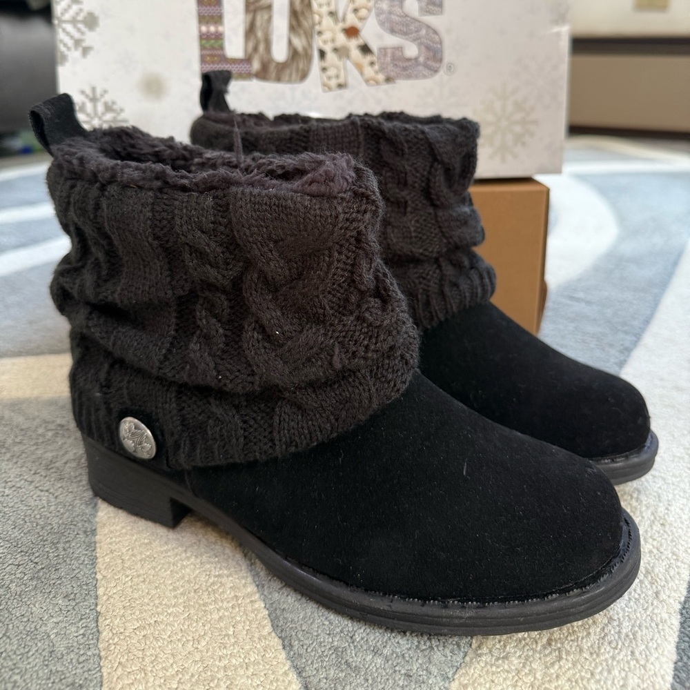 Women’s Muk Luks boots New With Tags in Box